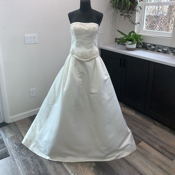 *SOLD* 2 Piece Ivory Wedding Gown sz8 - Picture 1 of 14